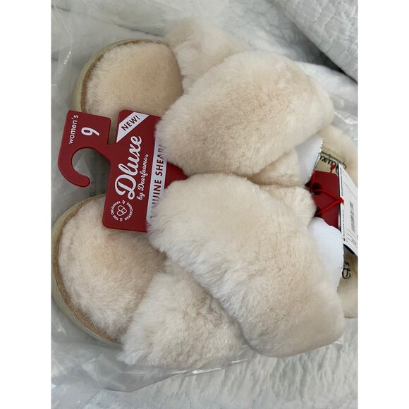 Dluxe by Dearfoam Cream Genuine Shearling Criss Cross Top Slide On Slippers - Picture 3 of 12